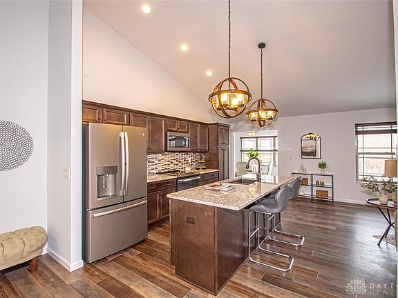 5th image of 1242 Redbud Cir