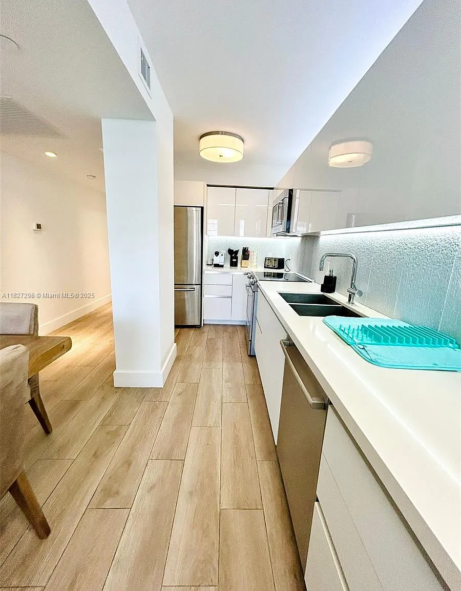 The Decoplage Condo — Photo 4