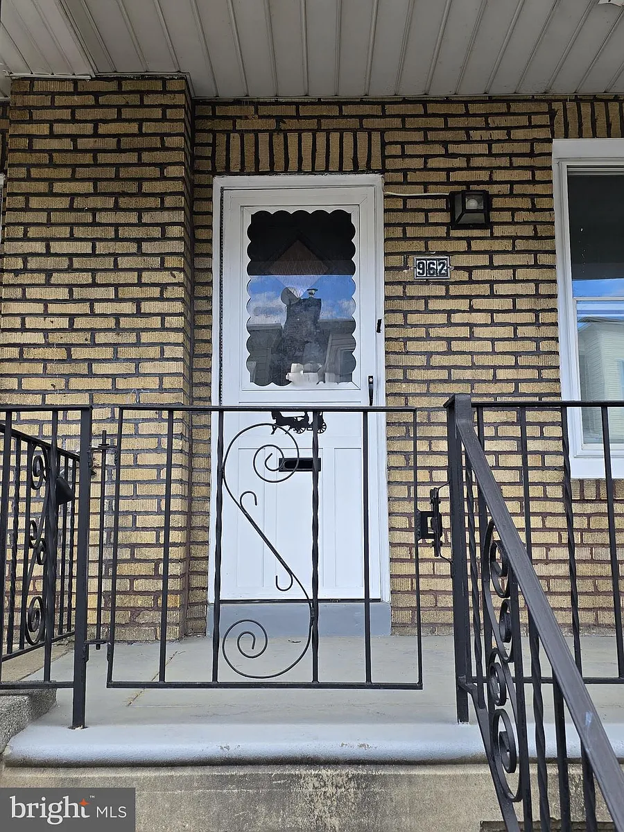 Building Photo - 962 Carver St