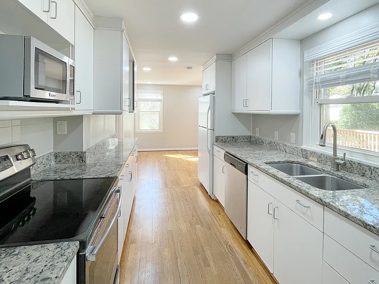 7318 Rosewood St — Photo 13