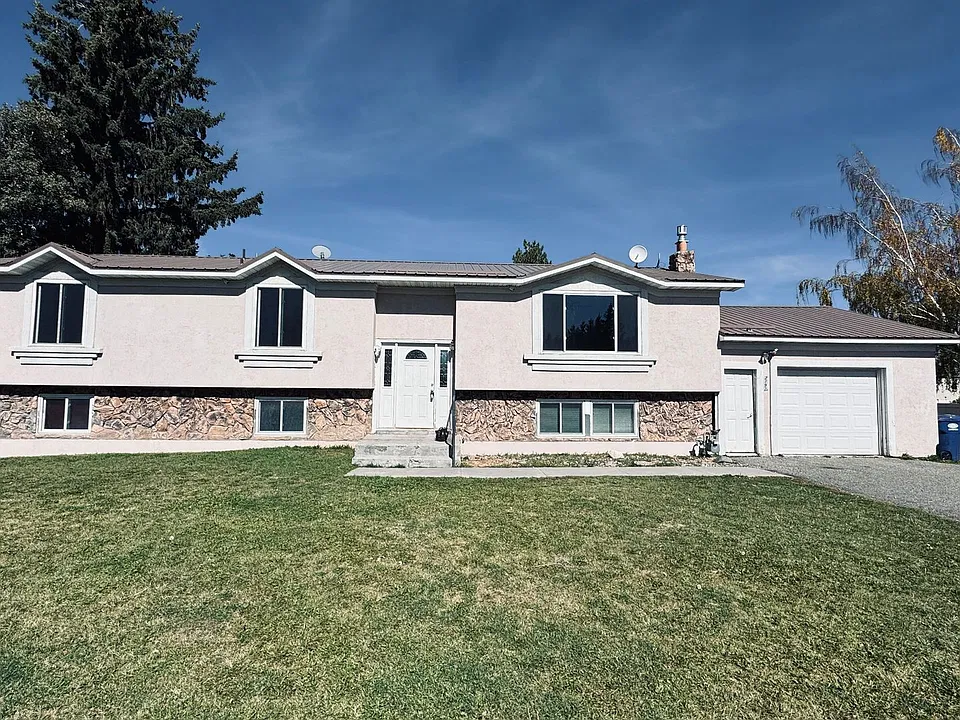 2192 E Highway 33