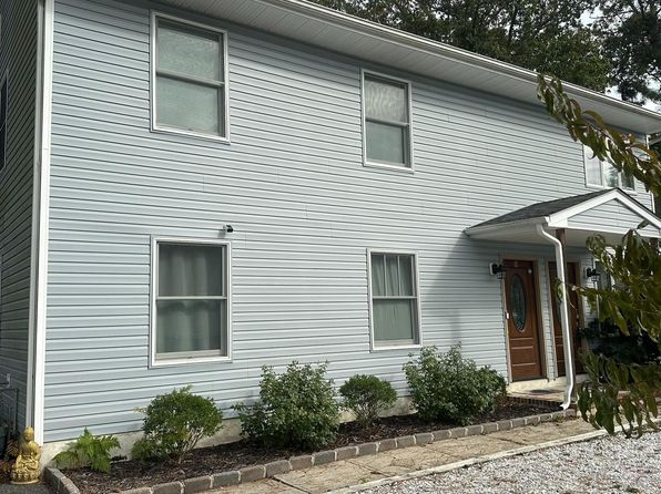 41 Atlantis Ave #B