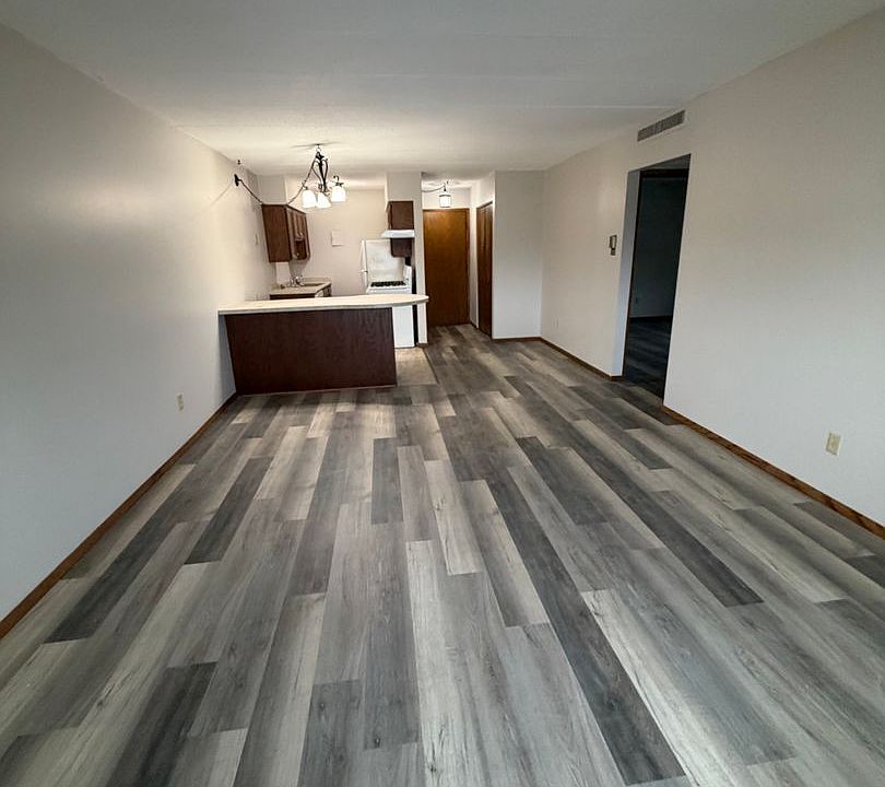 1st image of 1532 10th St SE #9C