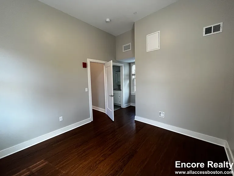 383 Harvard St — Photo 11