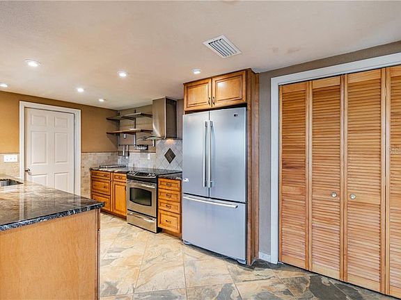 4th image of 5242 Skyland Dr