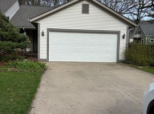 365 Timbertrail Dr, Holland, MI 49424