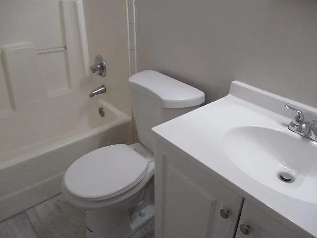 634 W 34th St #1 — Photo 16
