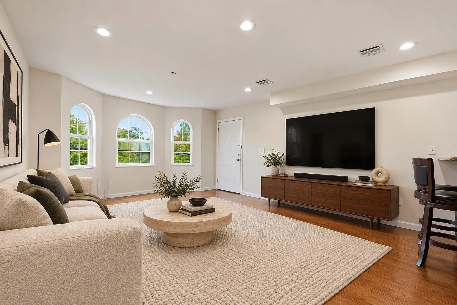 3 bed, 2.0 bath, $4,250 — Photo 3