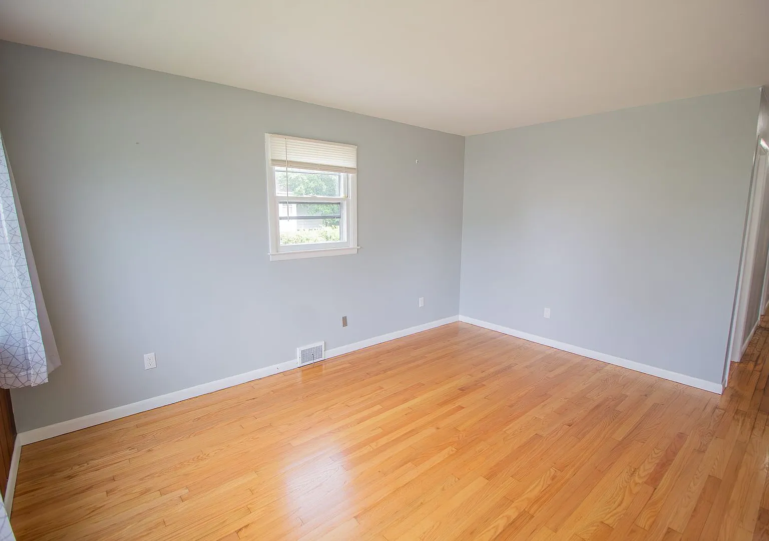 3 Bedrooms, 2 Bathrooms - North Colonie Schools — Photo 4
