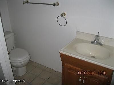 4th image of 807 W Robert E Lee Ln