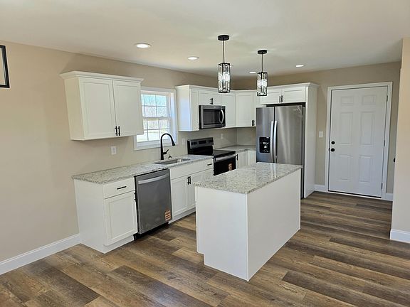 3rd image of 321 Hawk Creek Rd