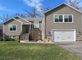 12340 Quassey Ave, Lake Bluff, IL 60044