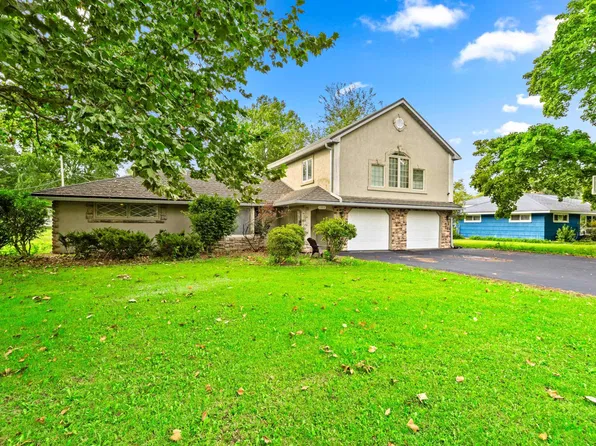 3302 E Cedar Hills Dr, Chillicothe, IL 61523