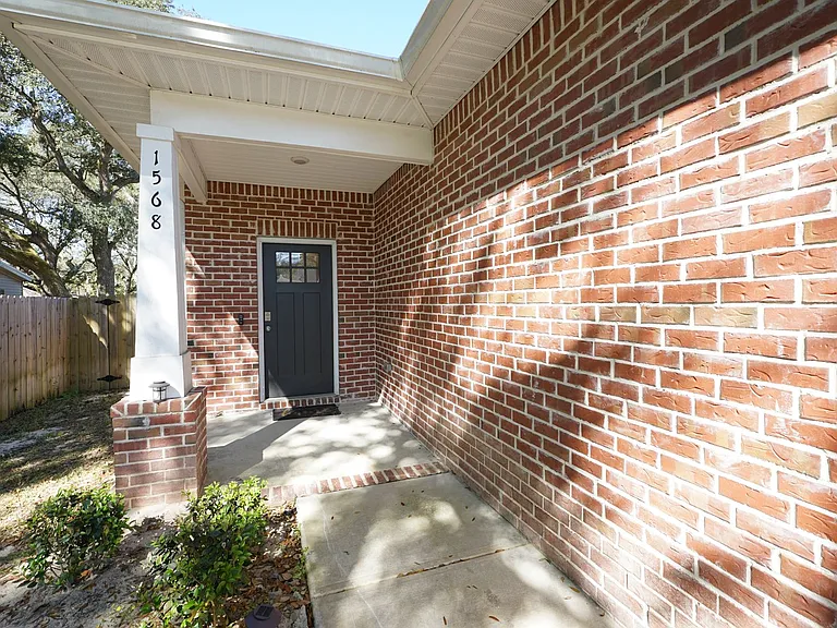 1568 Pine St — Photo 3