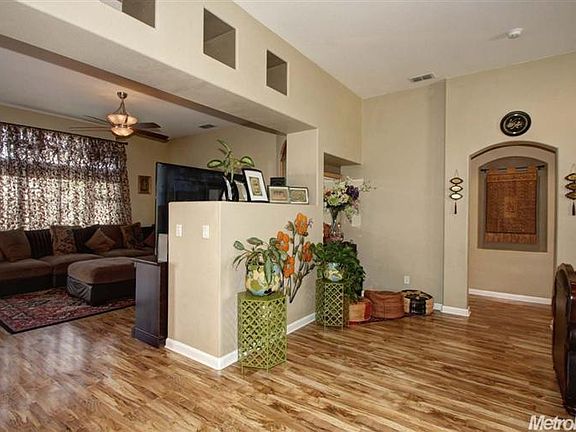 4th image of 150 Bombay Cir