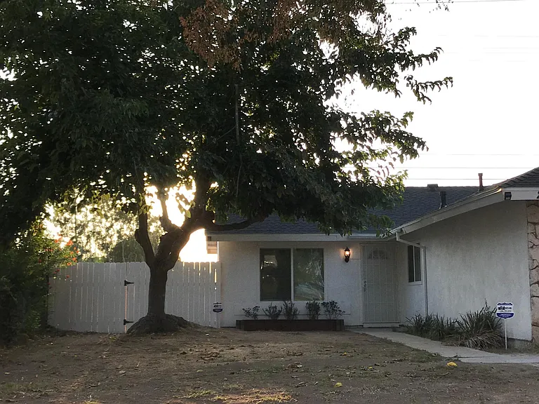 2625 Baltic Ave — Photo 32