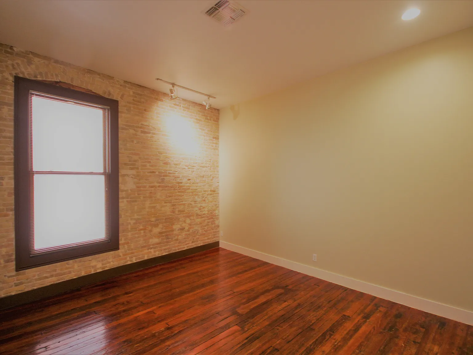 2 bed, 1175 sqft, $1,560 — Photo 4