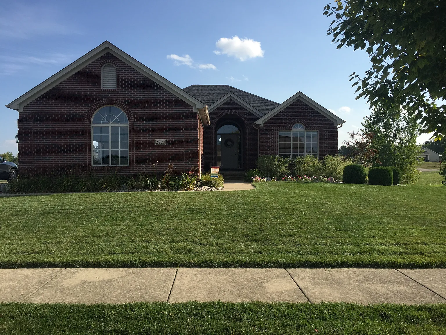2823 Treymore St photo 1