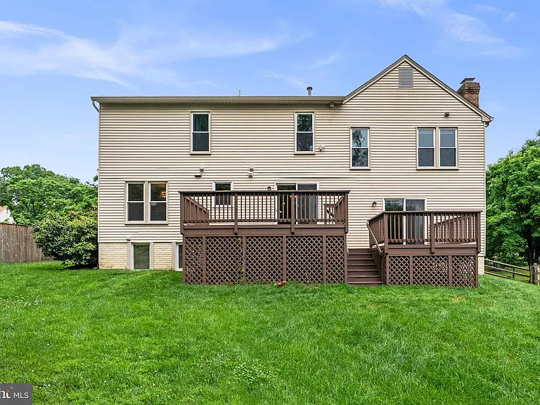 1119 Halesworth Dr — Photo 44
