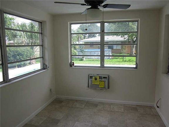 4th image of 3176 Stratford Dr
