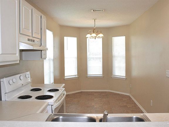 4th image of 213 Valdosta Ave