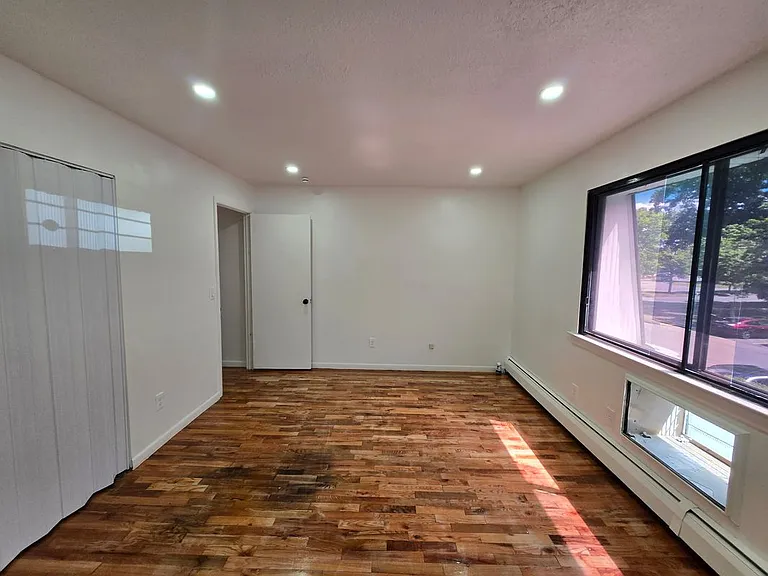 58 High Path Rd — Photo 2