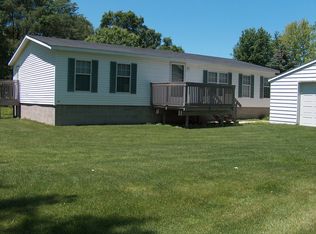 672 Red Oaks Dr, Howell, MI