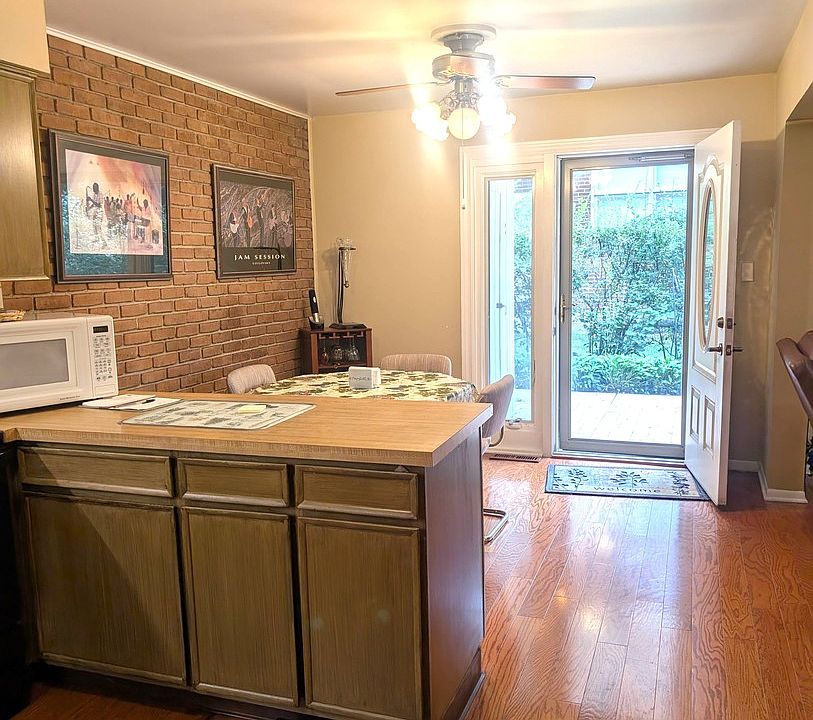 1st image of 90 N Dee Rd #90