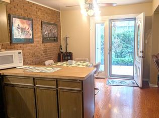90 N Dee Rd #90, Park Ridge, IL 60068