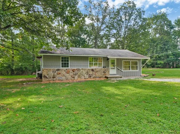 1300 Black Cloud Dr, Crossville, TN 38572