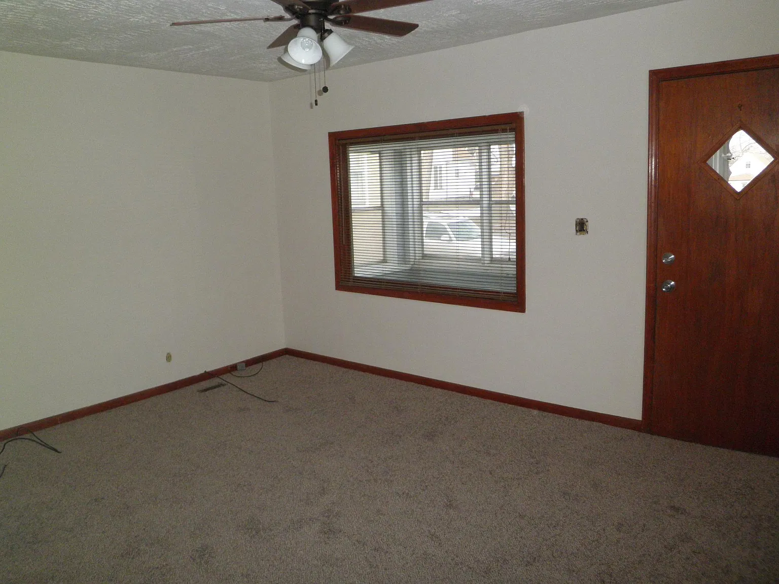 2 bed, 898 sqft, $1,300 — Photo 3