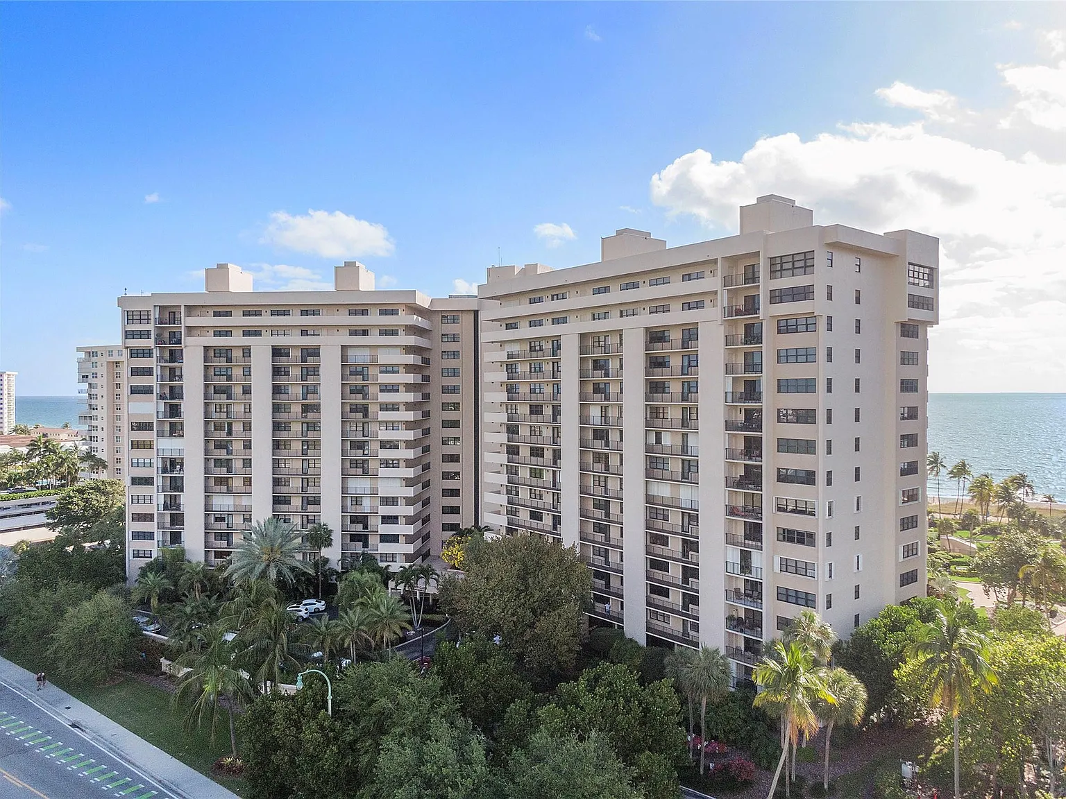 2 bed, 2.0 bath, 1400 sqft, $4,000 — Photo 1