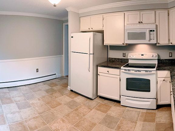 4th image of 184 Main St