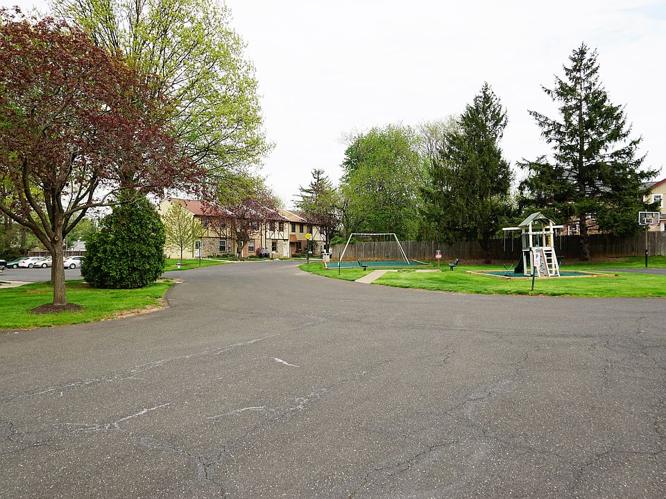 2nd image of 1000 Jacksonville Rd APT 2