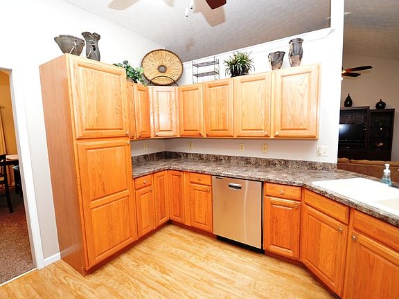 3rd image of 900 Savannah Ct