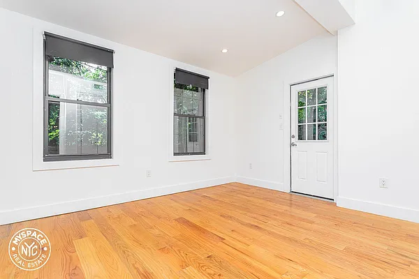 Rented by MySpaceNYC | media 30