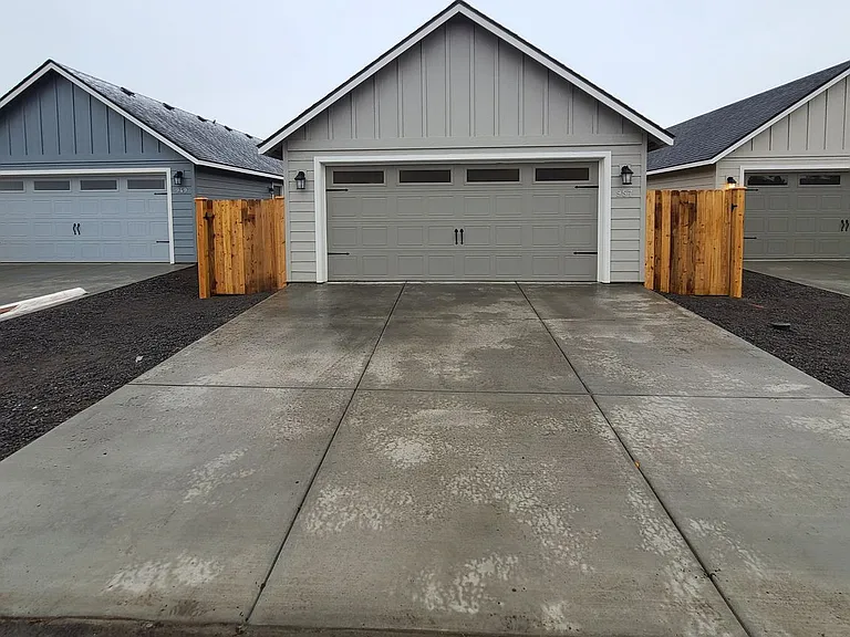 957 NW Upas Ave — Photo 16
