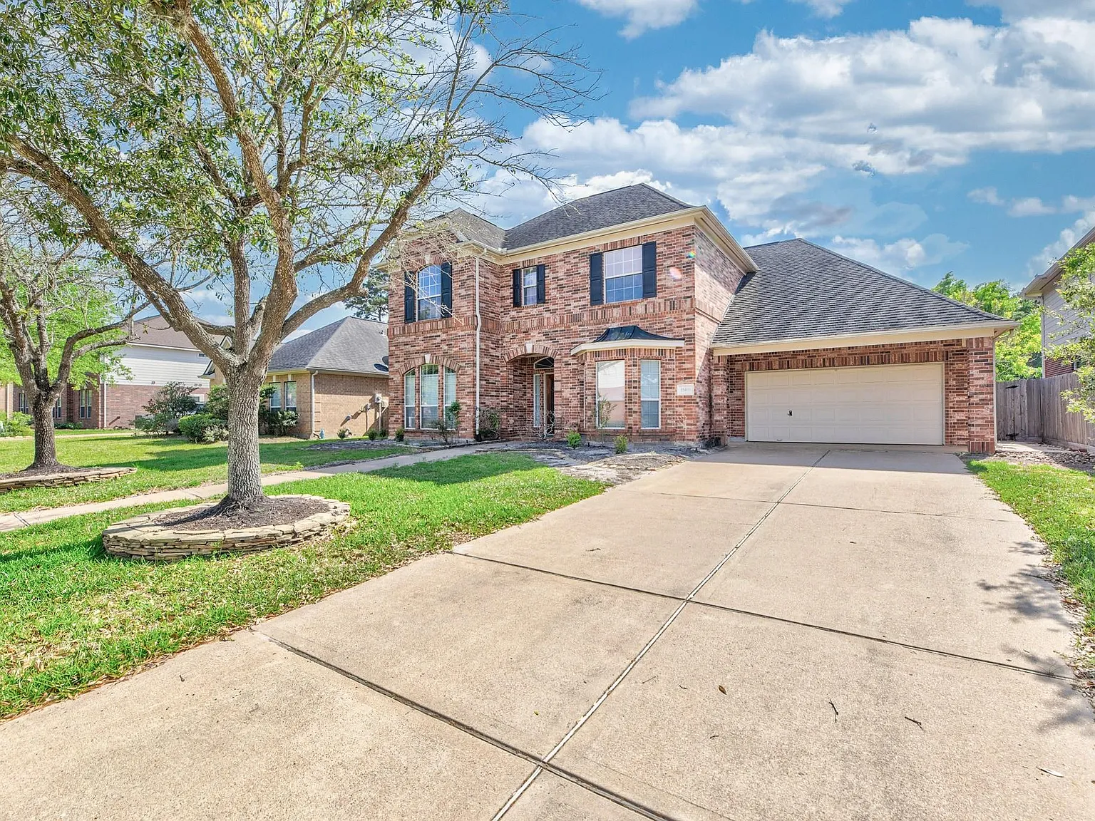 4 bed, 3.5 bath, 4347 sqft, $2,700 — Photo 3