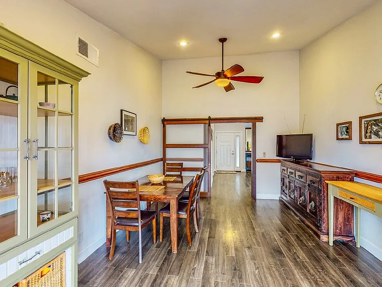 6543 Peachtree Ln — Photo 23