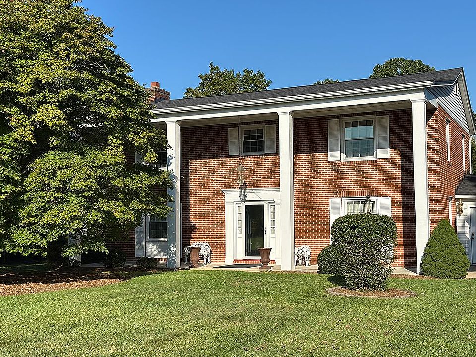1st image of 126 Country Club Cir