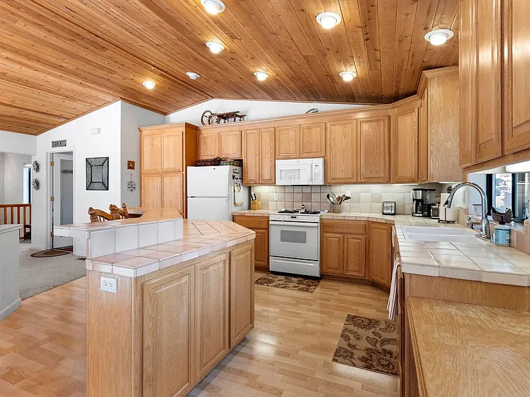 16323 Ski Slope Way — Photo 5