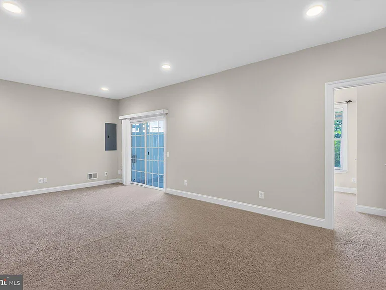 25450 Hopton House Ter — Photo 27