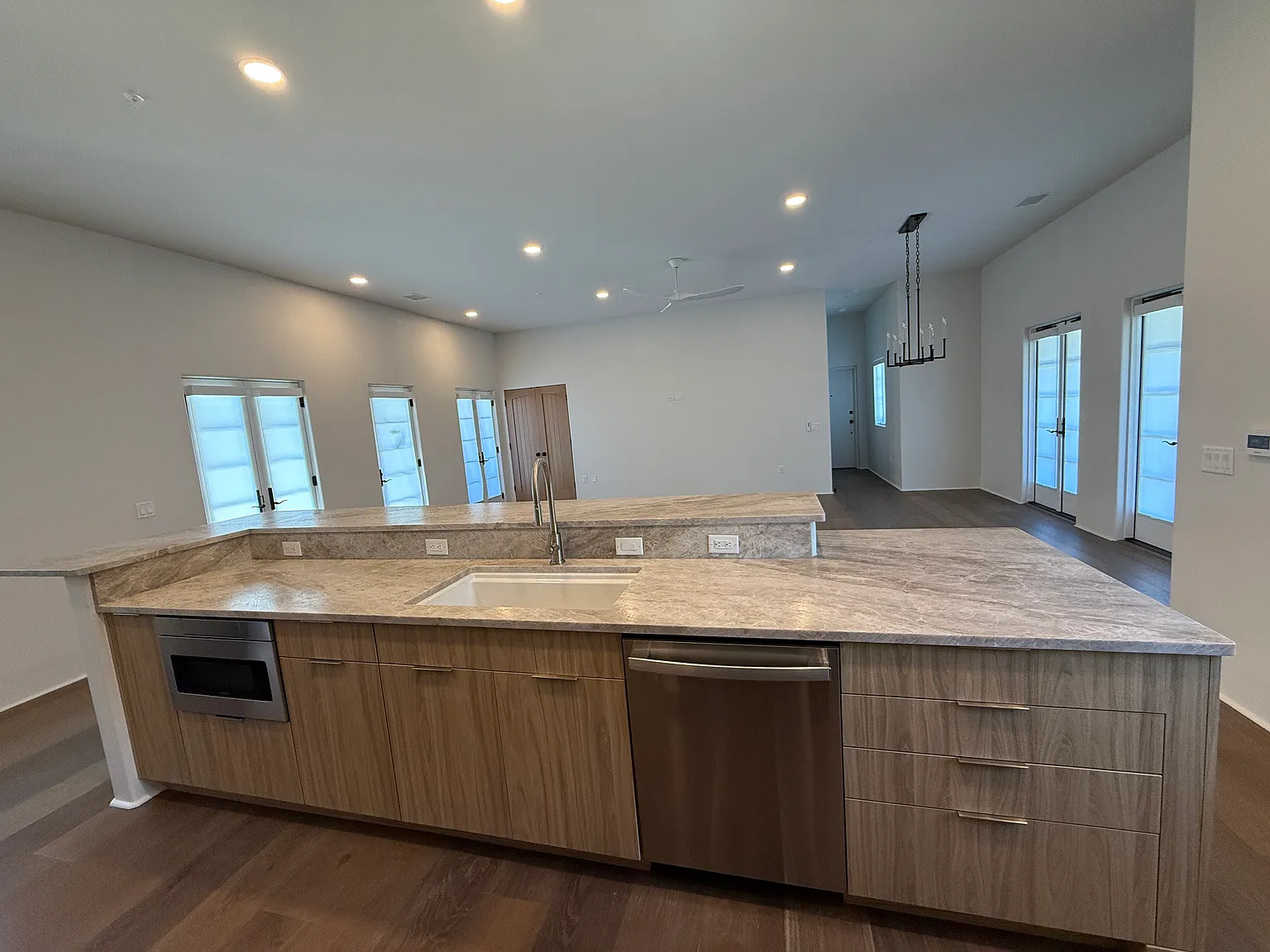 2 bed, 2.5 bath, 1519 sqft, $4,500 — Photo 4