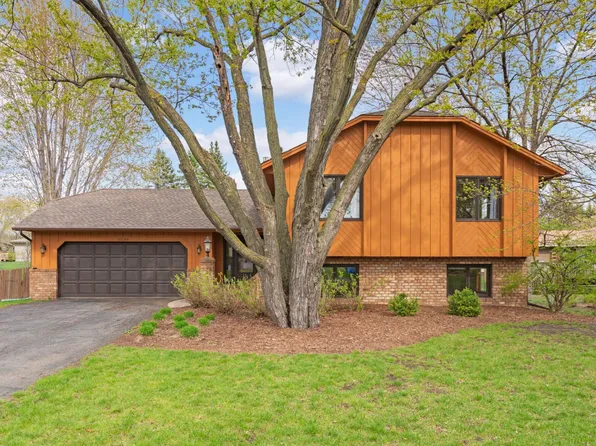 10549 Oregon Cir, Bloomington, MN 55438