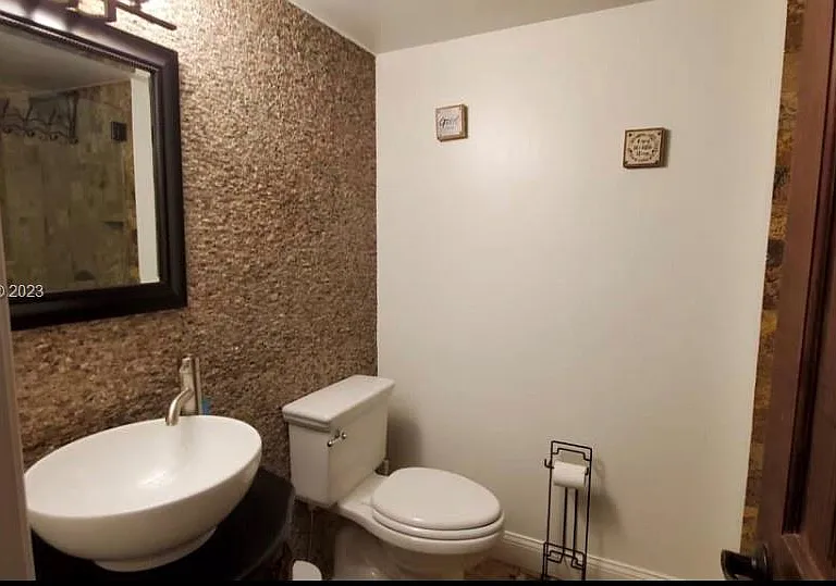 753 Michigan Ave #2B — Photo 6