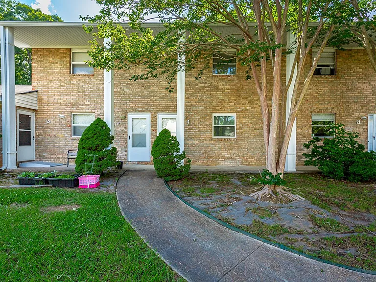 Charming Multifamily Living at 1407 Mana Lane — Photo 17
