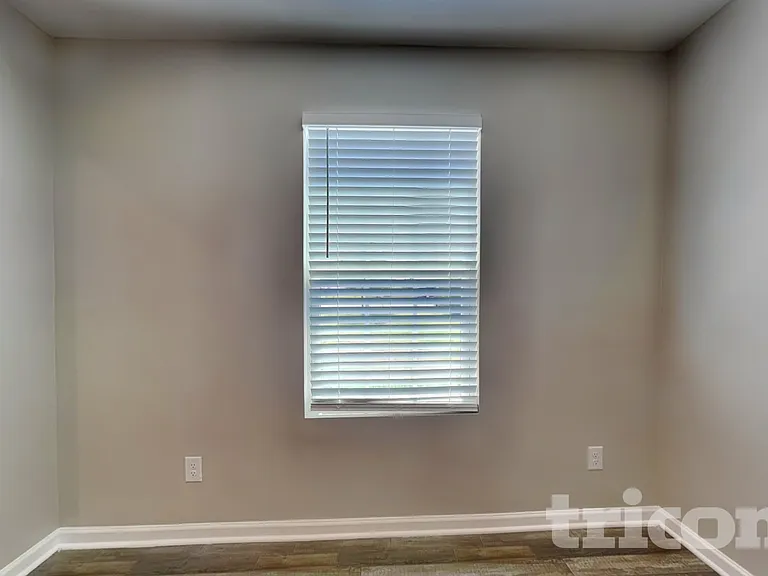 210 Coventry Ct — Photo 14