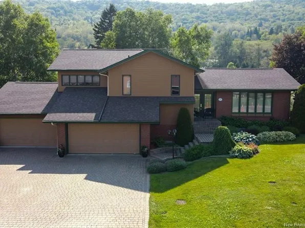 75 Leblond St, Edmundston, NB E3V 4K9