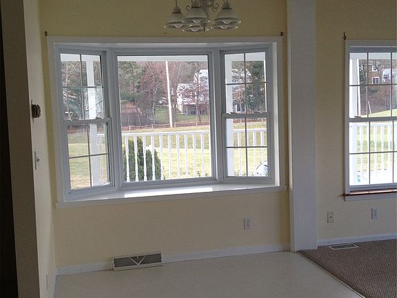 5th image of 14 Elderberry Dr