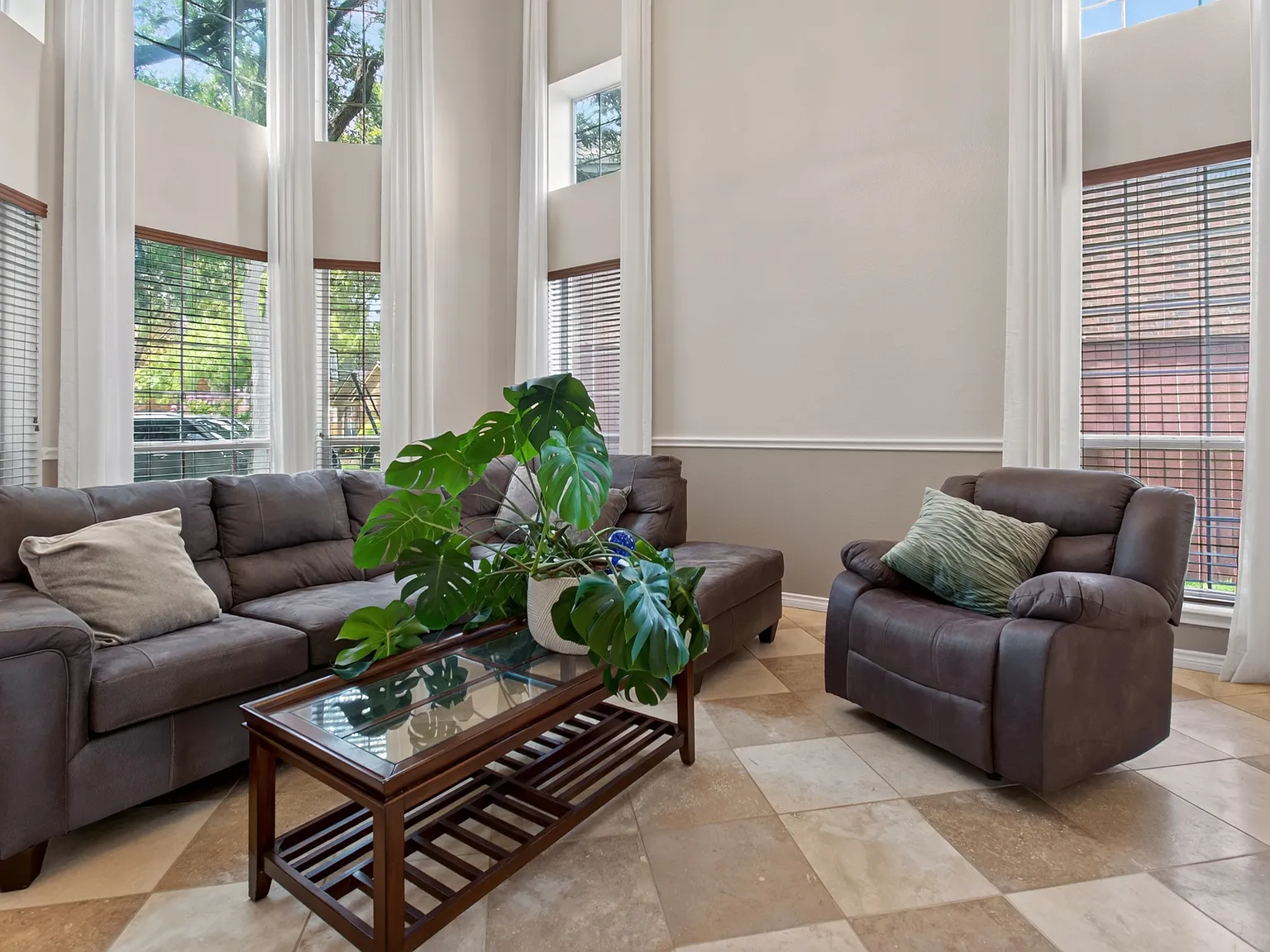 4 bed, 2834 sqft, $3,600 — Photo 3